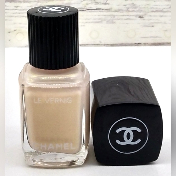 CHANEL Other - Chanel Le Vernis # 721  Radiant Ballerina Nails